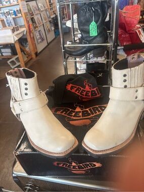 New W/ box Freebird Cream Leather harness Ankle Boots women’s size 8